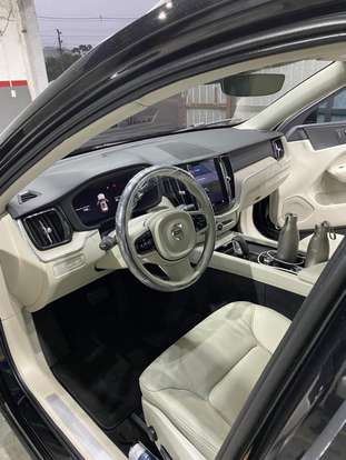 VOLVO-XC60-2022