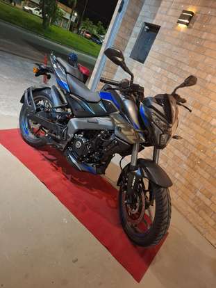 BAJAJ-DOMINAR NS200-2025