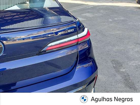 BMW-i7-2024