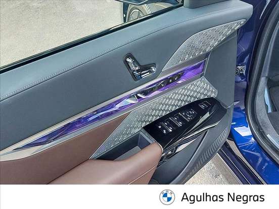 BMW-i7-2024