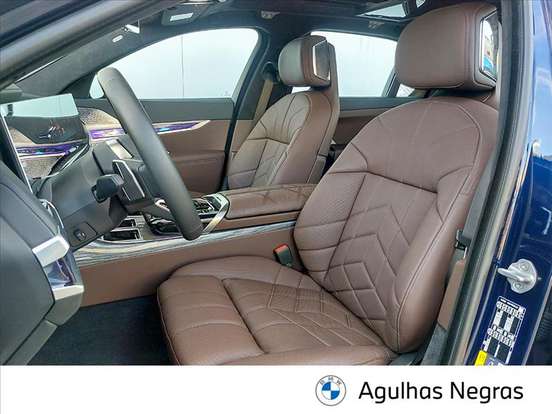 BMW-i7-2024