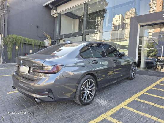 BMW-320i-2019