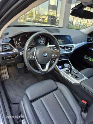 BMW-320i-2019