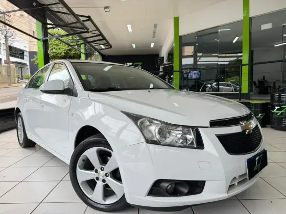 CHEVROLET CRUZE 1.8 LT 16V FLEX 4P AUTOMÁTICO CHEVROLET CRUZE 1.8 LT 16V FLEX 4P AUTOMÁTICO