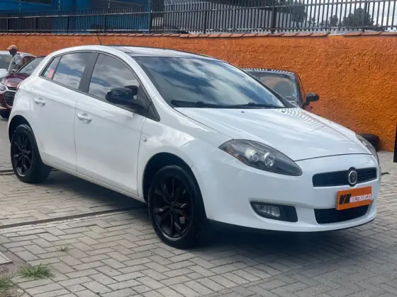 FIAT BRAVO 1.8 ESSENCE 16V FLEX 4P MANUAL FIAT BRAVO 1.8 ESSENCE 16V FLEX 4P MANUAL
