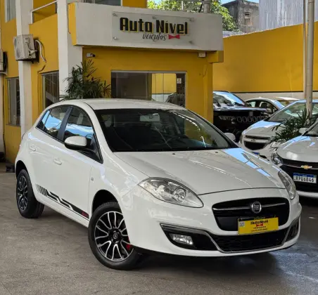 FIAT BRAVO 1.8 ESSENCE 16V FLEX 4P MANUAL FIAT BRAVO 1.8 ESSENCE 16V FLEX 4P MANUAL