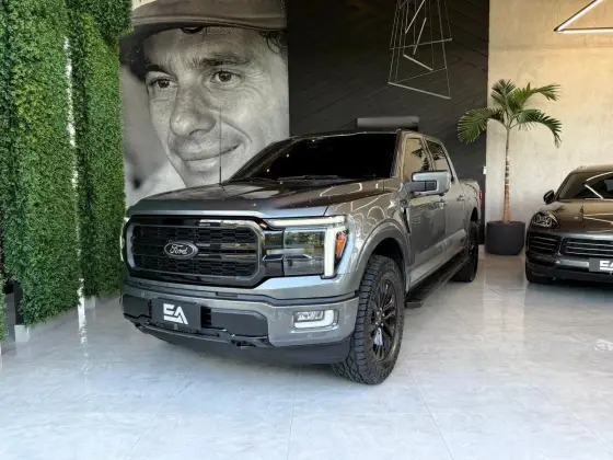 FORD F-150 5.0 V8 GASOLINA CD LARIAT BLACK FX4 AUTOMÁTICO