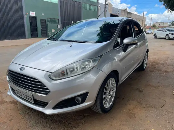 FORD FIESTA 1.6 TITANIUM HATCH 16V FLEX 4P POWERSHIFT FORD FIESTA 1.6 TITANIUM HATCH 16V FLEX 4P POWERSHIFT
