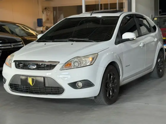 FORD FOCUS 2.0 TITANIUM HATCH 16V FLEX 4P AUTOMÁTICO FORD FOCUS 2.0 TITANIUM HATCH 16V FLEX 4P AUTOMÁTICO