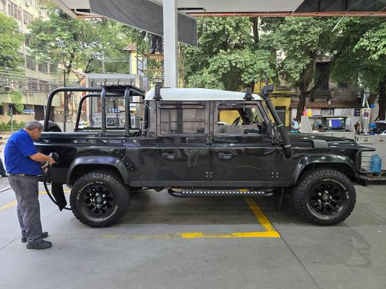 LAND ROVER DEFENDER 2.5 SW HCPU 130 4X4 TURBO DIESEL 4P MANUAL