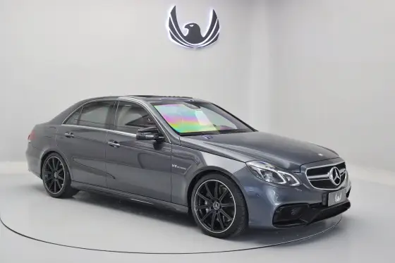 MERCEDES-BENZ E 63 AMG 5.5 V8 32V BI-TURBO GASOLINA 4P AUTOMÁTICO