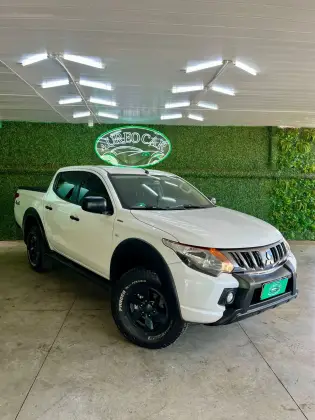 MITSUBISHI L200 TRITON 2.4 16V TURBO DIESEL OUTDOOR GLS CD 4X4 AUTOMÁTICO MITSUBISHI L200 TRITON 2.4 16V TURBO DIESEL OUTDOOR GLS CD 4X4 AUTOMÁTICO
