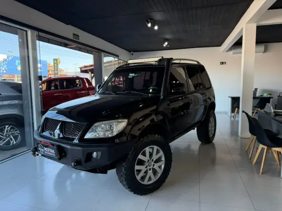 MITSUBISHI PAJERO 2.5 HD 4X4 8V TURBO INTERCOOLER DIESEL 4P MANUAL MITSUBISHI PAJERO 2.5 HD 4X4 8V TURBO INTERCOOLER DIESEL 4P MANUAL