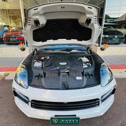 PORSCHE-CAYENNE-2022