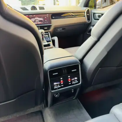 PORSCHE-CAYENNE-2022