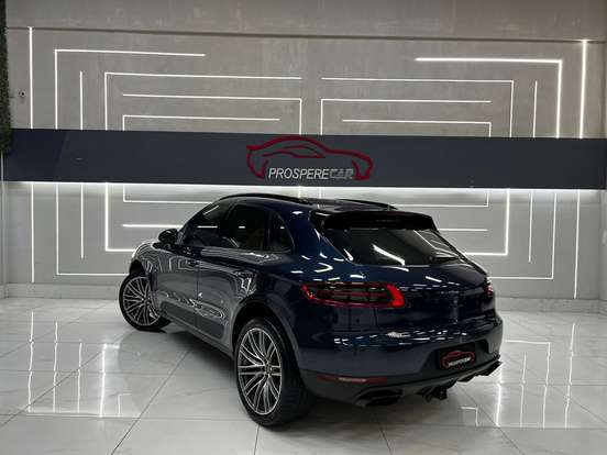 PORSCHE-MACAN-2015