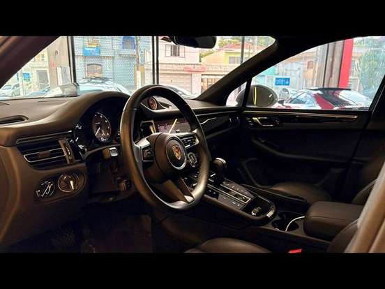 PORSCHE-MACAN-2024