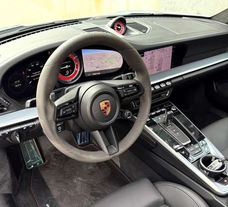 PORSCHE-911-2023