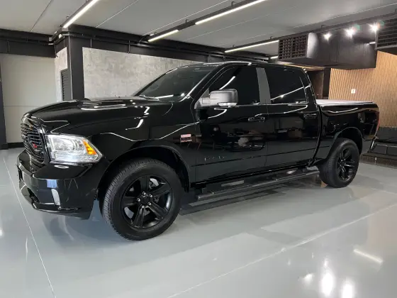 RAM CLASSIC 5.7 V8 GASOLINA LARAMIE CD 4X4 AUTOMÁTICO RAM CLASSIC 5.7 V8 GASOLINA LARAMIE CD 4X4 AUTOMÁTICO