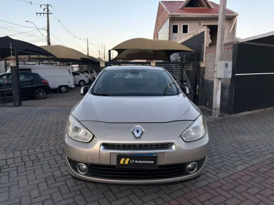 RENAULT FLUENCE 2.0 PRIVILÉGE 16V FLEX 4P AUTOMÁTICO RENAULT FLUENCE 2.0 PRIVILÉGE 16V FLEX 4P AUTOMÁTICO