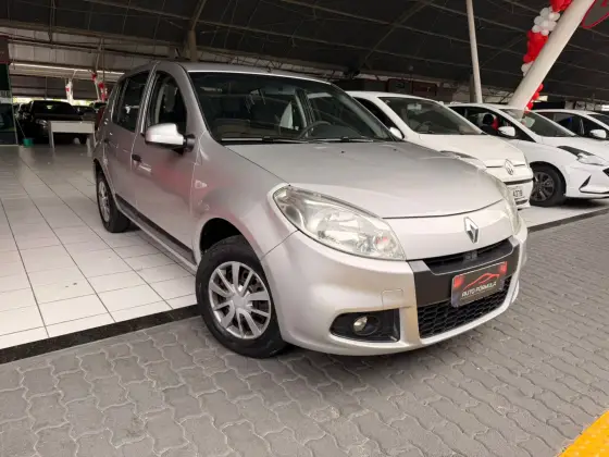 RENAULT SANDERO 1.0 EXPRESSION 16V FLEX 4P MANUAL RENAULT SANDERO 1.0 EXPRESSION 16V FLEX 4P MANUAL