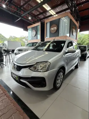 TOYOTA ETIOS 1.5 XS 16V FLEX 4P AUTOMÁTICO TOYOTA ETIOS 1.5 XS 16V FLEX 4P AUTOMÁTICO