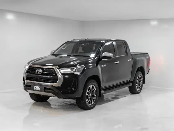 TOYOTA HILUX 2.8 D-4D TURBO DIESEL CD SRX 4X4 AUTOMÁTICO