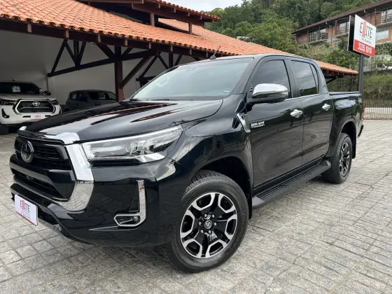 TOYOTA HILUX 2.8 D-4D TURBO DIESEL CD SRX 4X4 AUTOMÁTICO TOYOTA HILUX 2.8 D-4D TURBO DIESEL CD SRX 4X4 AUTOMÁTICO