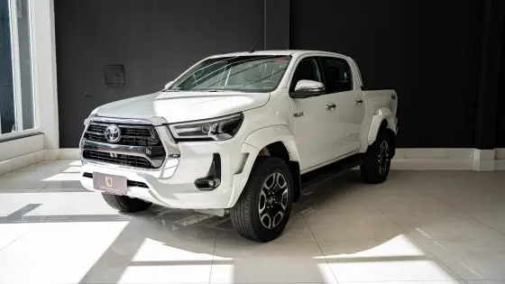 TOYOTA HILUX 2.8 D-4D TURBO DIESEL CD SRX PLUS 4X4 AUTOMÁTICO