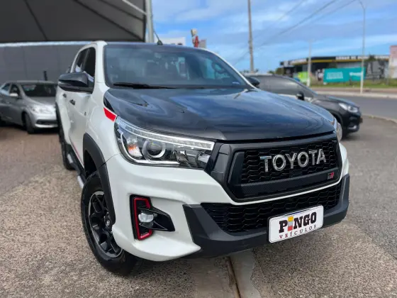 TOYOTA HILUX 2.8 GR SPORT 4X4 CD 16V DIESEL 4P AUTOMÁTICO