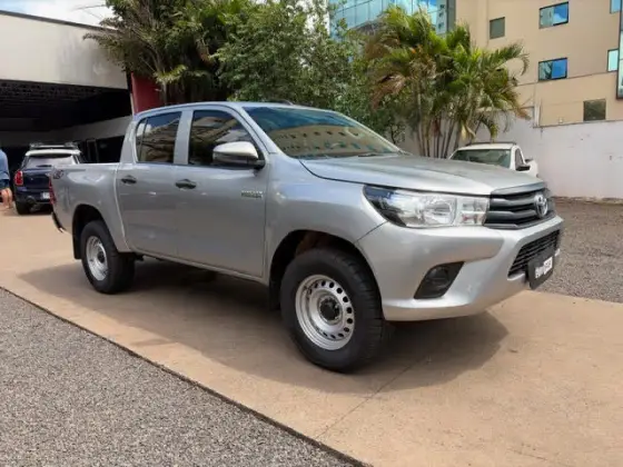 TOYOTA HILUX 2.8 POWER PACK 4X4 CD 16V DIESEL 4P MANUAL