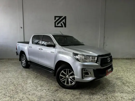 TOYOTA HILUX 2.8 SRV 4X4 CD 16V DIESEL 4P AUTOMÁTICO TOYOTA HILUX 2.8 SRV 4X4 CD 16V DIESEL 4P AUTOMÁTICO