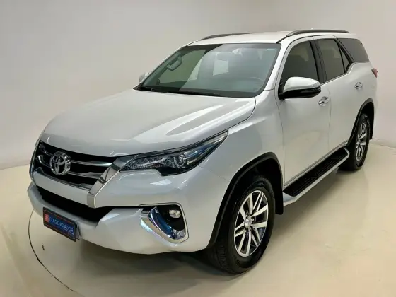 TOYOTA HILUX 2.8 SRX 4X4 CD 16V DIESEL 4P AUTOMÁTICO