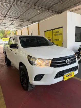 TOYOTA HILUX 2.8 STD 4X4 CD 16V DIESEL 4P MANUAL
