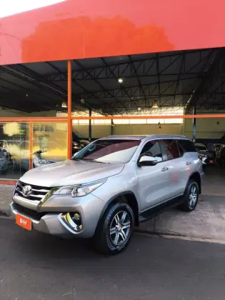 TOYOTA HILUX SW4 2.7 SRV 7 LUGARES 4X2 16V FLEX 4P AUTOMÁTICO