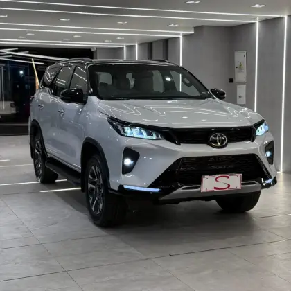 TOYOTA HILUX SW4 2.8 D-4D TURBO DIESEL DIAMOND 7L 4X4 AUTOMÁTICO