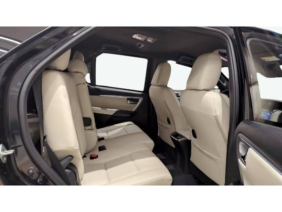 TOYOTA HILUX SW4 2.8 D-4D TURBO DIESEL DIAMOND 7L 4X4 AUTOMÁTICO