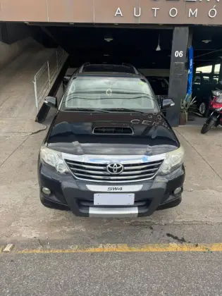 TOYOTA HILUX SW4 3.0 SRV 4X4 7 LUGARES 16V TURBO INTERCOOLER DIESEL 4P AUTOMÁTICO