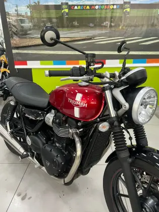 TRIUMPH STREET TWIN TRIUMPH STREET TWIN