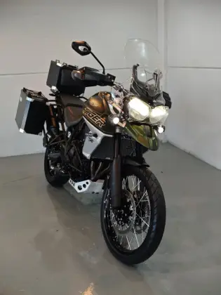 TRIUMPH TIGER 800 XCA TRIUMPH TIGER 800 XCA