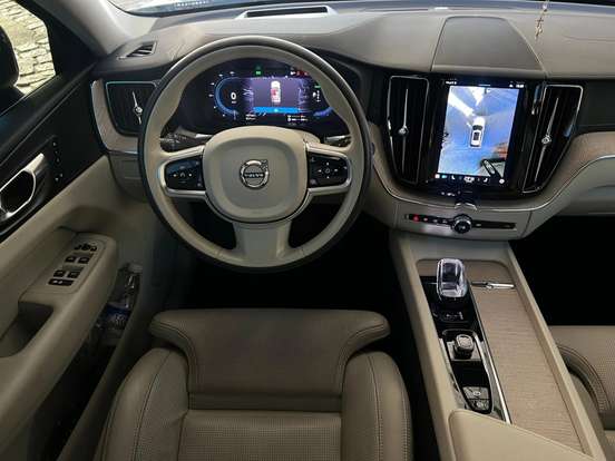 VOLVO-XC60-2022