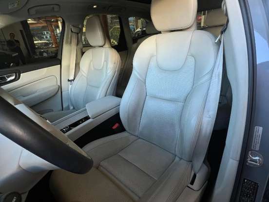 VOLVO-XC60-2022