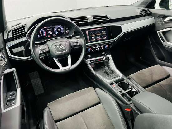 AUDI-Q3-2021