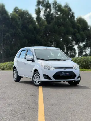 FORD FIESTA 1.6 MPI SEDAN 8V FLEX 4P MANUAL FORD FIESTA 1.6 MPI SEDAN 8V FLEX 4P MANUAL