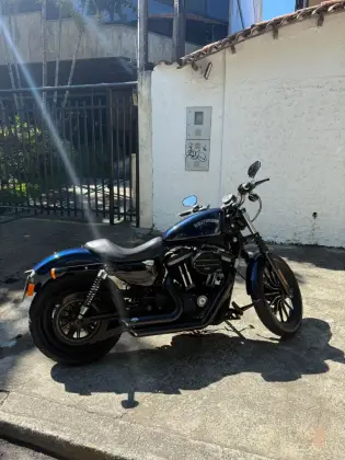 HARLEY-DAVIDSON SPORTSTER IRON 883 