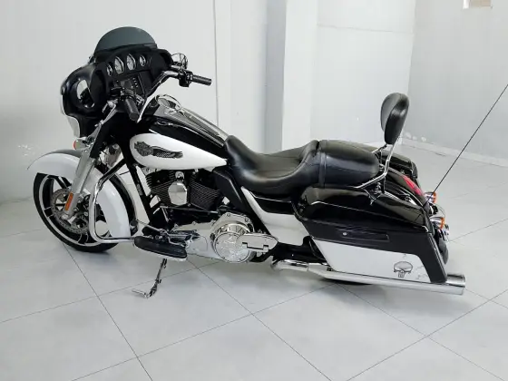 HARLEY-DAVIDSON STREET GLIDE 