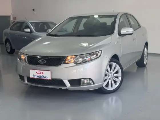KIA CERATO 1.6 E.213 SEDAN 16V GASOLINA 4P MANUAL KIA CERATO 1.6 E.213 SEDAN 16V GASOLINA 4P MANUAL