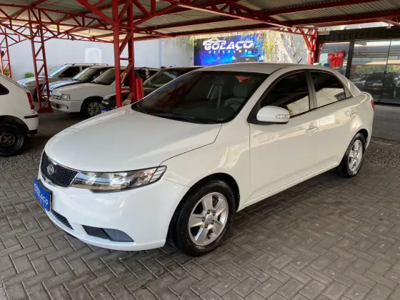 KIA CERATO 1.6 E.213 SEDAN 16V GASOLINA 4P MANUAL KIA CERATO 1.6 E.213 SEDAN 16V GASOLINA 4P MANUAL