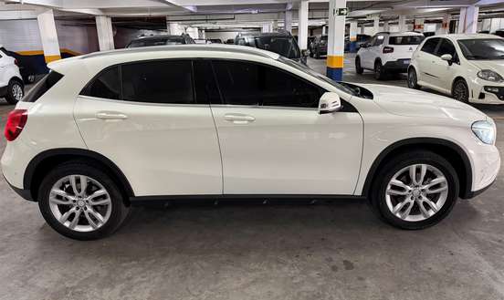 MERCEDES-BENZ-GLA 200-2016