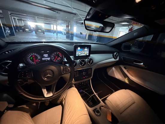 MERCEDES-BENZ-GLA 200-2016